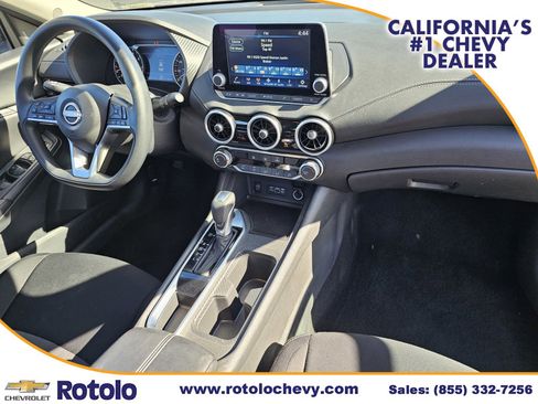 Used 2025 Nissan Sentra SV FWD image 9