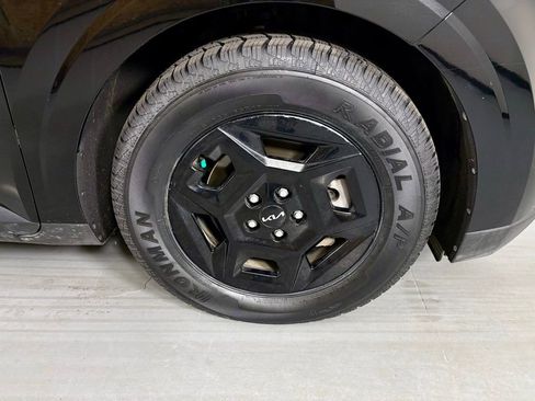 Used 2025 Kia Carnival image 10