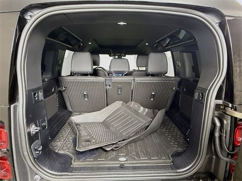 Used 2025 Land Rover Defender 110 S image 28