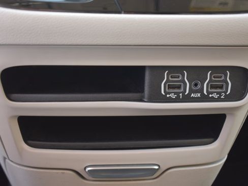 Used 2024 Chrysler Pacifica Touring-L FWD image 28