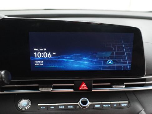 Used 2023 Hyundai Elantra Limited FWD image 14