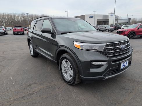 Used 2024 Ford Explorer XLT w/ Equipment Group 202A image 7