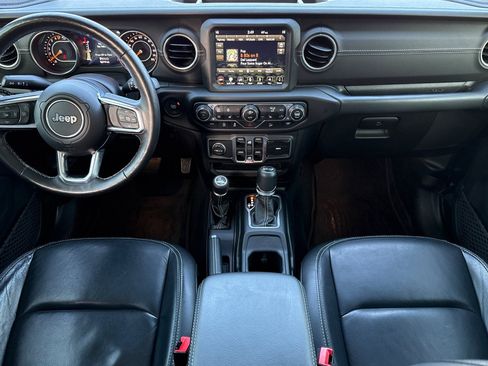 Used 2018 Jeep Wrangler Unlimited Sahara image 17