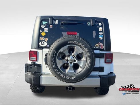 Used 2018 Jeep Wrangler Unlimited Sahara image 3