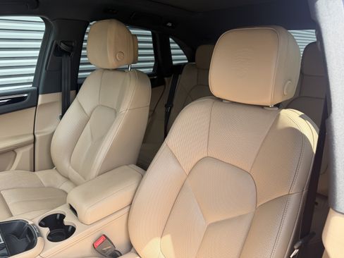 Certified 2024 Porsche Macan AWD/4WD image 5