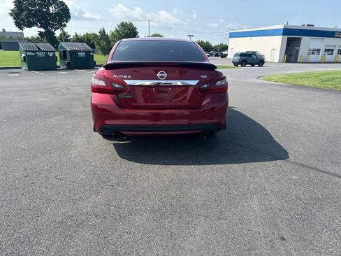Used 2017 Nissan Altima 2.5 SR w/ Midnight Edition Package FWD image 3