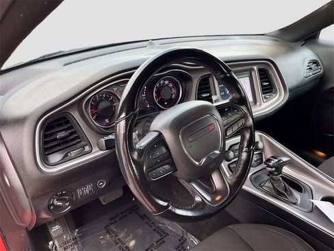 Used 2022 Dodge Challenger GT image 9