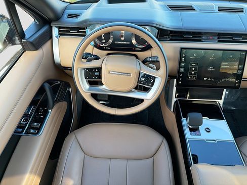 Used 2025 Land Rover Range Rover Autobiography image 17