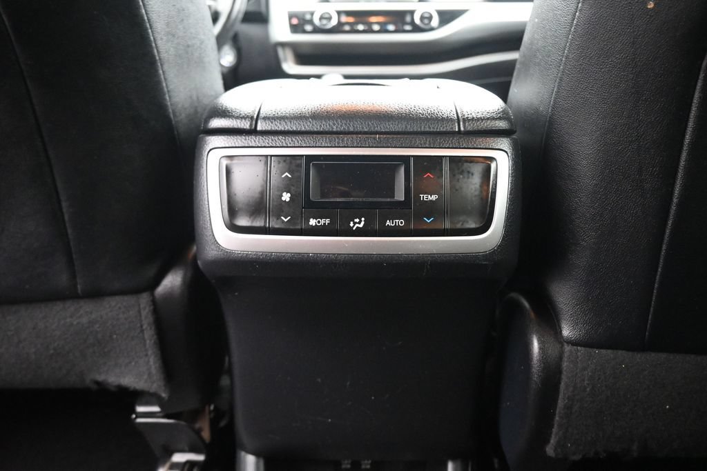 Used 2019 Toyota Highlander Plus AWD/4WD image 33