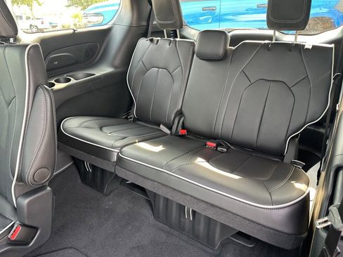 New 2026 Chrysler Pacifica Limited w/ Uconnect Theater Family Group image 47