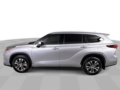 Used 2022 Toyota Highlander XLE image 5
