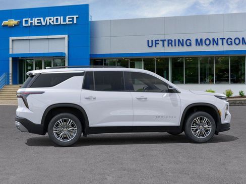New 2026 Chevrolet Traverse LT w/ Driver Confidence Package AWD/4WD image 5