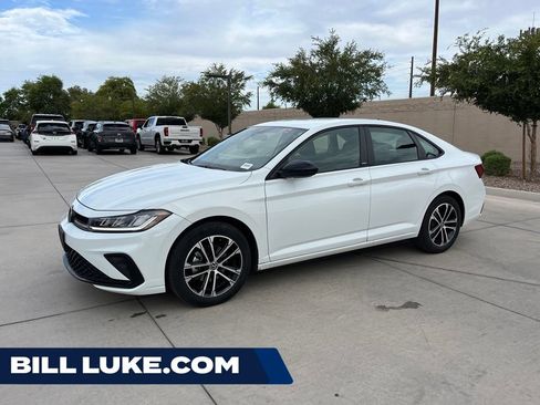 Used 2025 Volkswagen Jetta Sport FWD image 1