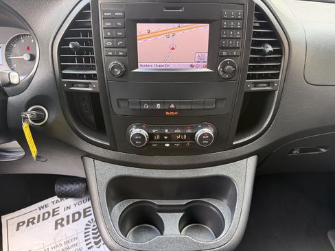 Used 2016 Mercedes-Benz Metris Passenger image 29