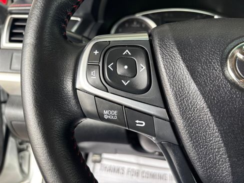 Used 2016 Toyota Camry SE w/ Moonroof Package FWD image 10