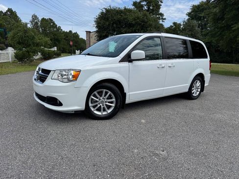 Used 2019 Dodge Grand Caravan SXT w/ Mopar Premium Addition Group FWD image 28