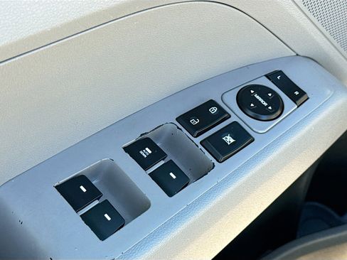 Used 2017 Hyundai Elantra SE image 7