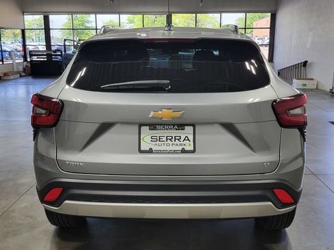 Used 2024 Chevrolet Trax LT w/ Driver Confidence Package FWD image 6