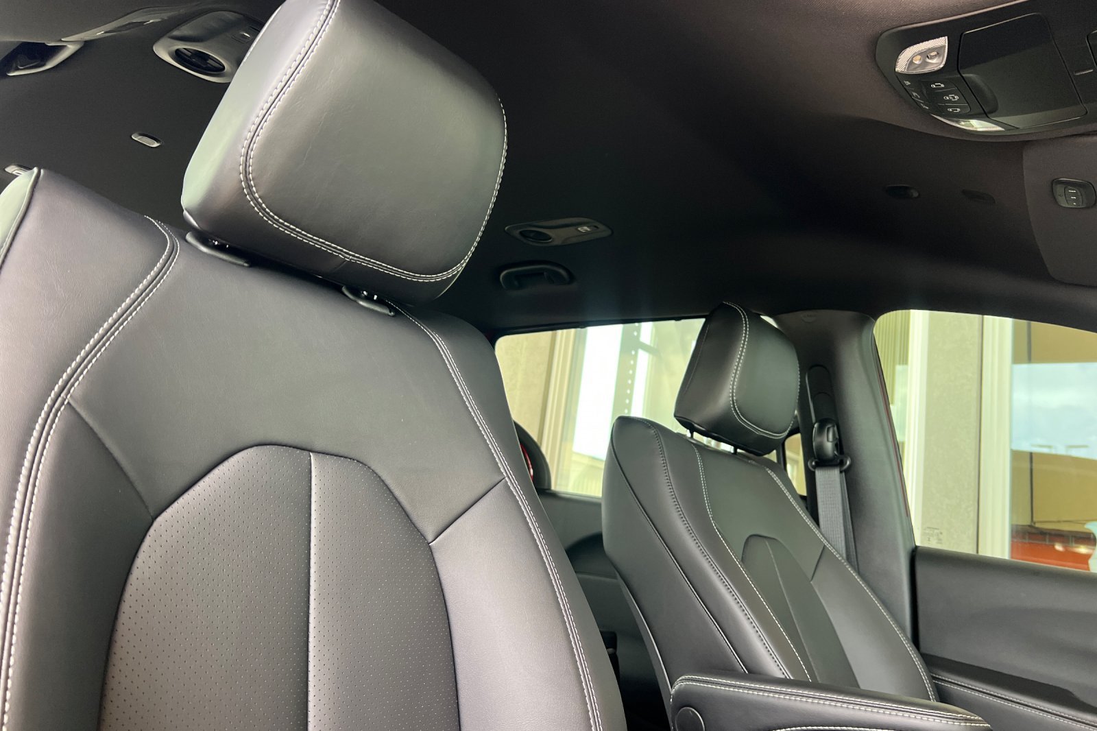 New 2026 Chrysler Pacifica Select AWD/4WD image 21