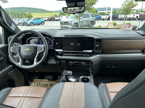 Used 2024 Chevrolet Silverado 1500 High Country w/ Technology Package AWD/4WD image 18