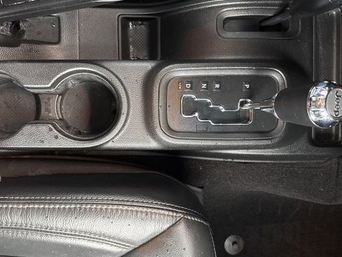 Used 2018 Jeep Wrangler Unlimited Sahara image 33