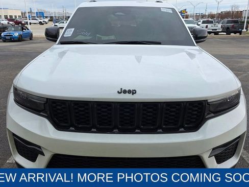 Used 2024 Jeep Grand Cherokee Limited w/ Black Appearance Package image 8