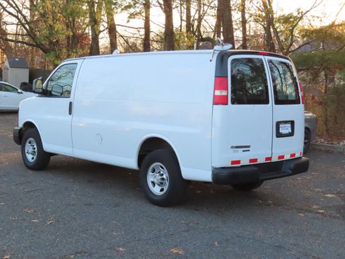 Used 2015 Chevrolet Express 2500 image 4