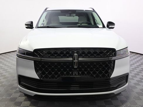 New 2026 Lincoln Navigator Reserve w/ Jet Appearance Package AWD/4WD image 10