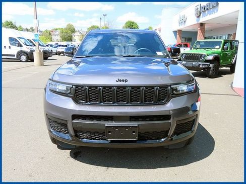 Used 2024 Jeep Grand Cherokee L Altitude AWD/4WD image 2