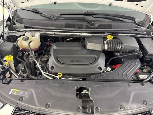 Used 2021 Chrysler Pacifica Touring-L w/ Premium & Safety Sphere Group image 35