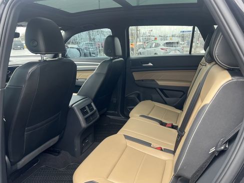 Used 2022 Volkswagen Atlas Cross Sport SE w/ Panoramic Sunroof Package image 7