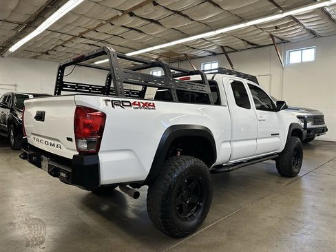 Used 2016 Toyota Tacoma TRD Off-Road w/ Towing Package image 3