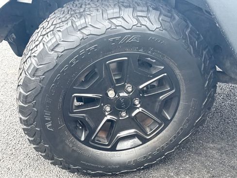 Used 2015 Jeep Wrangler Unlimited Sport image 12