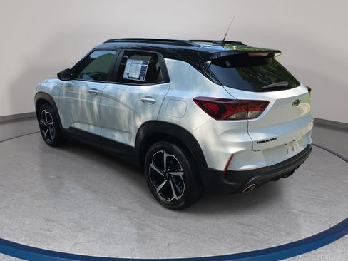 Used 2023 Chevrolet TrailBlazer RS w/ Sun and Liftgate Package FWD image 7
