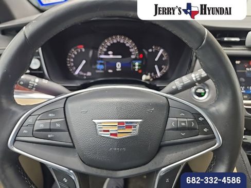 Used 2017 Cadillac XT5 Luxury w/ Driver Awareness Package FWD image 13