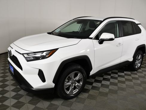Used 2025 Toyota RAV4 XLE AWD/4WD image 10