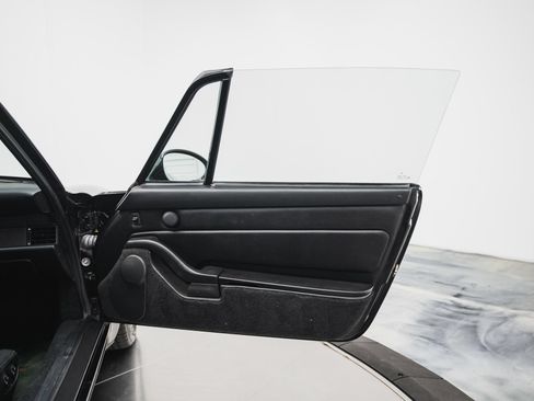 Used 1995 Porsche 911 Carrera RWD image 58