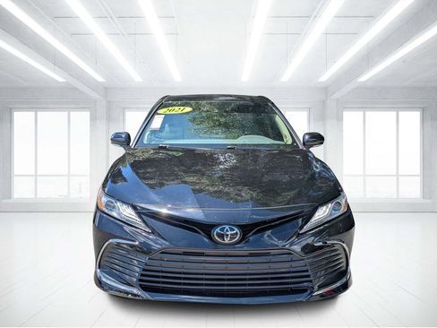 Used 2021 Toyota Camry XLE w/ Navigation Package FWD image 8