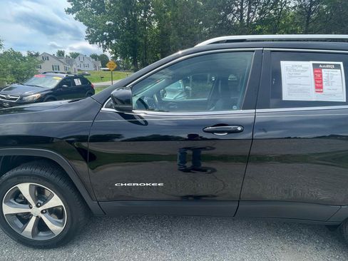 Used 2019 Jeep Cherokee Limited AWD/4WD image 3