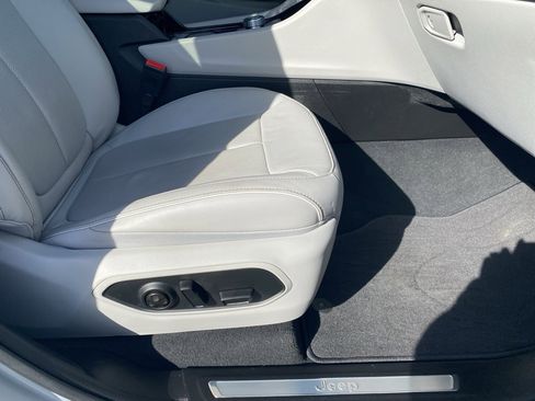 Used 2022 Jeep Grand Cherokee Overland image 19