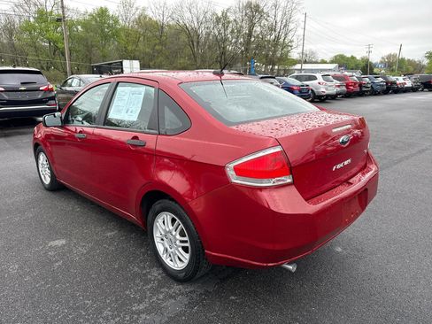 Used 2010 Ford Focus SE FWD image 4