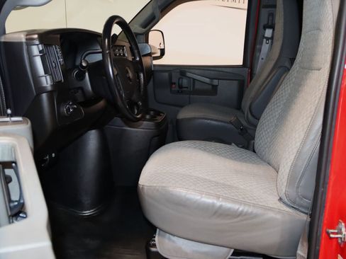 Used 2023 GMC Savana 3500 Extended w/ Driver Convenience Package RWD image 31