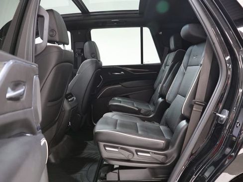 Used 2023 Cadillac Escalade Premium Luxury AWD/4WD image 32