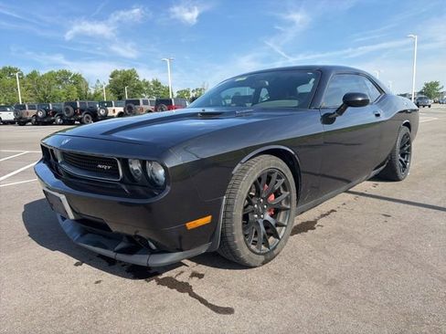 Used 2009 Dodge Challenger SRT8 RWD image 2