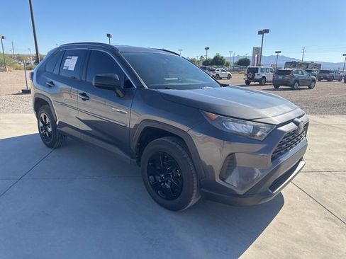 Used 2020 Toyota RAV4 LE image 7