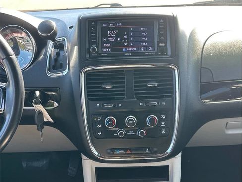Used 2019 Dodge Grand Caravan SXT FWD image 17