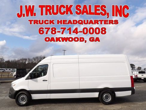 Used 2023 Mercedes-Benz Sprinter 2500 image 2