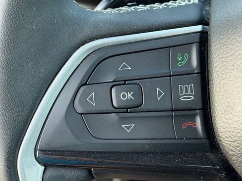 Used 2023 Jeep Grand Cherokee L Laredo AWD/4WD image 24