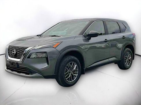 Used 2023 Nissan Rogue S image 2