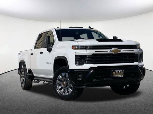 Used 2024 Chevrolet Silverado 2500 Custom w/ Custom Value Package image 2